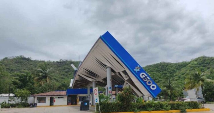Muere hombre electrocutado en Pochutla tras huracán Erick; reportan afectaciones en Oaxaca