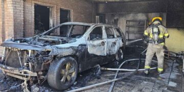 Muere joven tras incendio en su casa al pasar corriente a un auto en San Pedro, Nuevo León