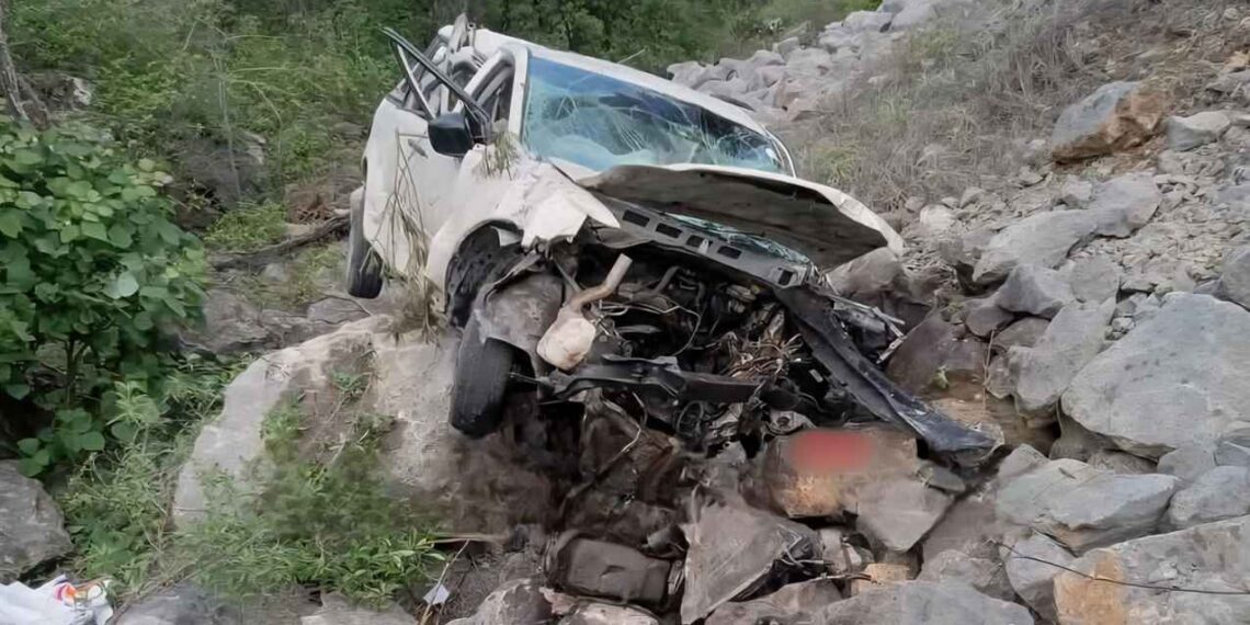 Muere jovencita y hombre resulta herido tras volcadura en carretera Tula-Ocampo