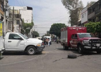 Muere policía electrocutado al caer desde la azotea de su casa en CDMX