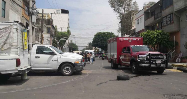 Muere policía electrocutado al caer desde la azotea de su casa en CDMX