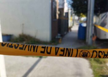 Muere trabajador tras caer de una escalera en plaza de San Nicolás, Nuevo León