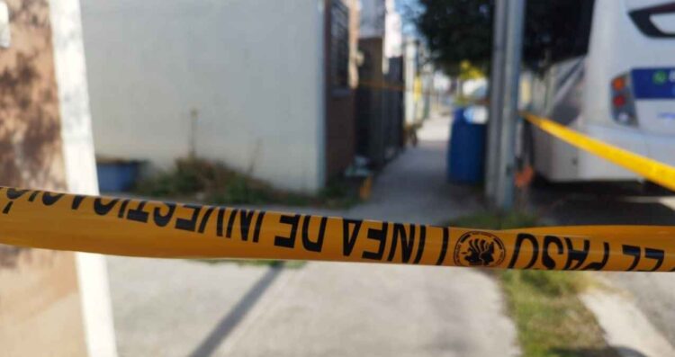 Muere trabajador tras caer de una escalera en plaza de San Nicolás, Nuevo León