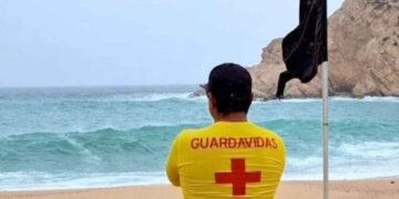 Turista estadounidense muere en playa de Los Cabos