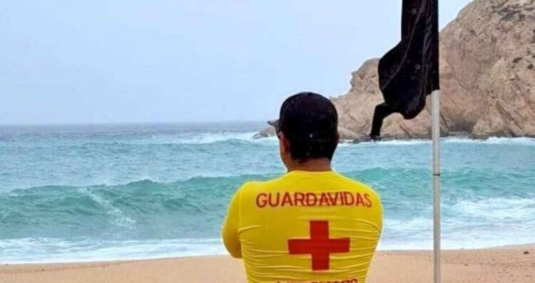 Turista estadounidense muere en playa de Los Cabos