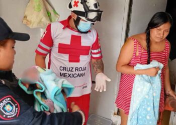 Mujer entra en labor y da a luz en casa en Guadalupe, Nuevo León
