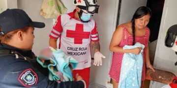 Mujer entra en labor y da a luz en casa en Guadalupe, Nuevo León