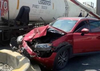 Mujer intenta ganarle al tren y termina herida en San Nicolás, NL