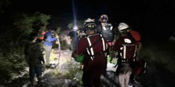 Rescatan a cuatro personasen la Sierra de Santiago, Nuevo León; uno terminó lesionado