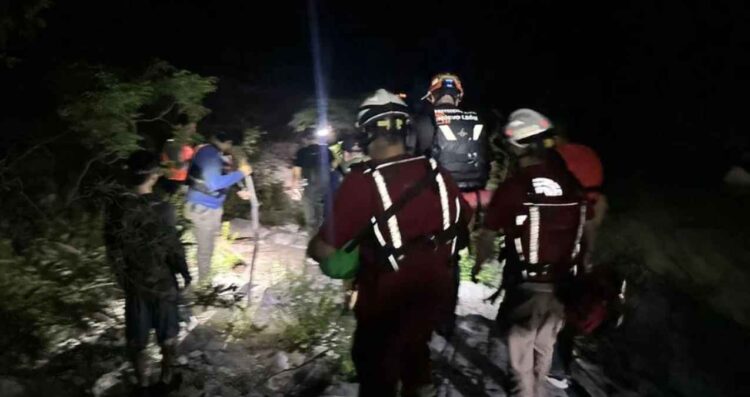 Rescatan a cuatro personasen la Sierra de Santiago, Nuevo León; uno terminó lesionado