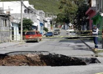 Se forma socavón 5 metros de profundidad en Escobedo, Nuevo León