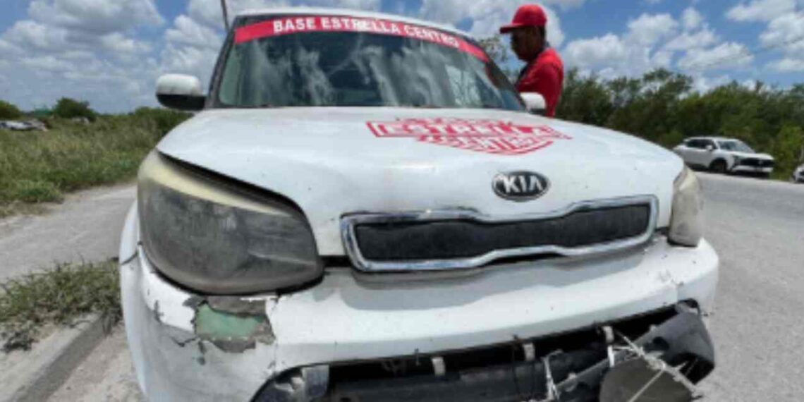 Se le sale la llanta a camioneta y choca contra taxi en Matamoros, Tamaulipas