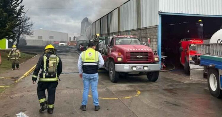 Se registra incendio en fábrica del corredor industrial de Tlaxco, Tlaxcala