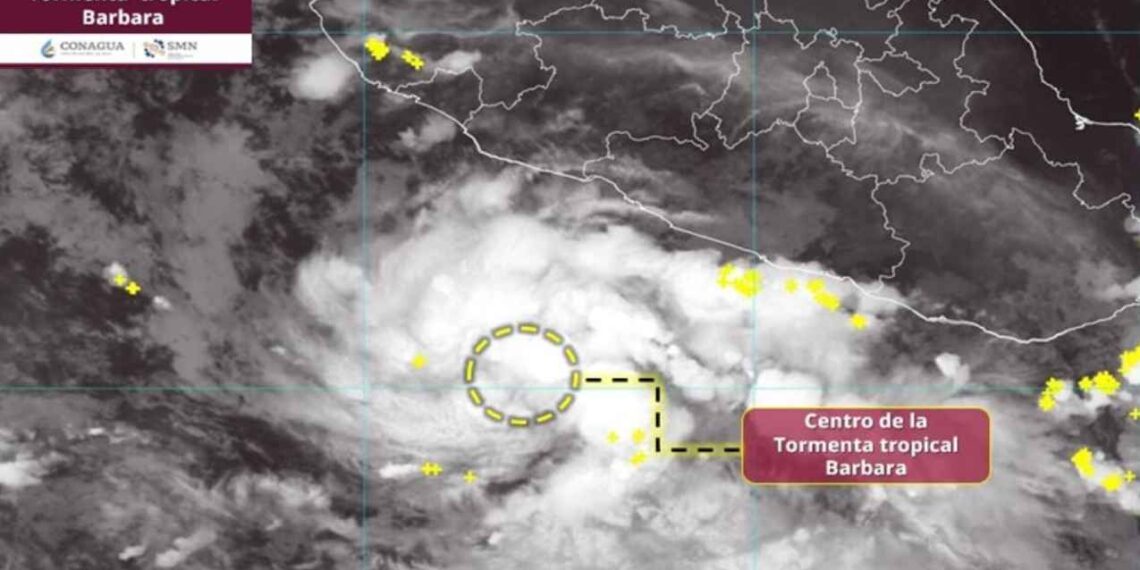 Tormenta tropical 'Bárbara' amenaza con convertirse en huracán este lunes