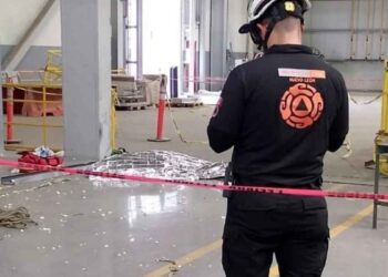 Trabajador muere al caer de una altura aproximada de 8 metros en una bodega de Escobedo, NL