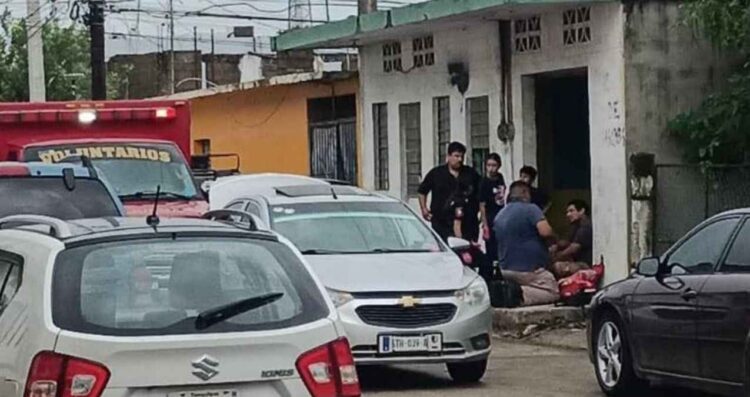 Trabajador sufre descarga eléctrica y cae de azotea en Altamira, Tamaulipas