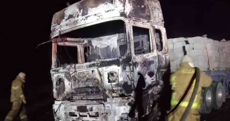Tráiler se incendia en la carretera Rumbo Nuevo en Tamaulipas