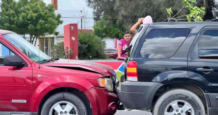 Tres vehículos chocan en Matamoros, Tamaulipas; dejó daños materiales