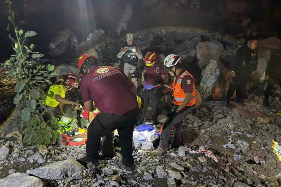 Unidad de la Guardia Nacional vuelca y cae a un barranco en Iturbide, NL; reportan 5 elementos heridos