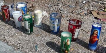 Vecinos colocan veladoras Pesquería