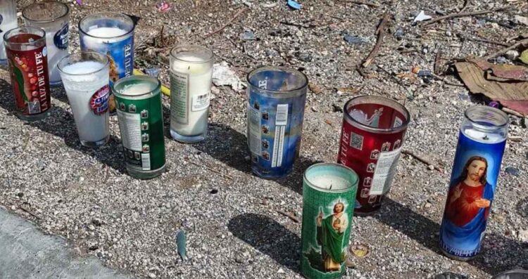 Vecinos colocan veladoras Pesquería