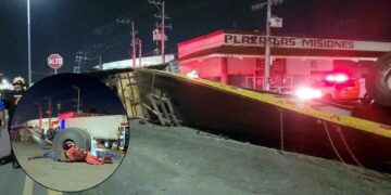 Vuelca tráiler cargado con rollo de acero en la Avenida Manuel L. Barragán de San Nicolás, NL