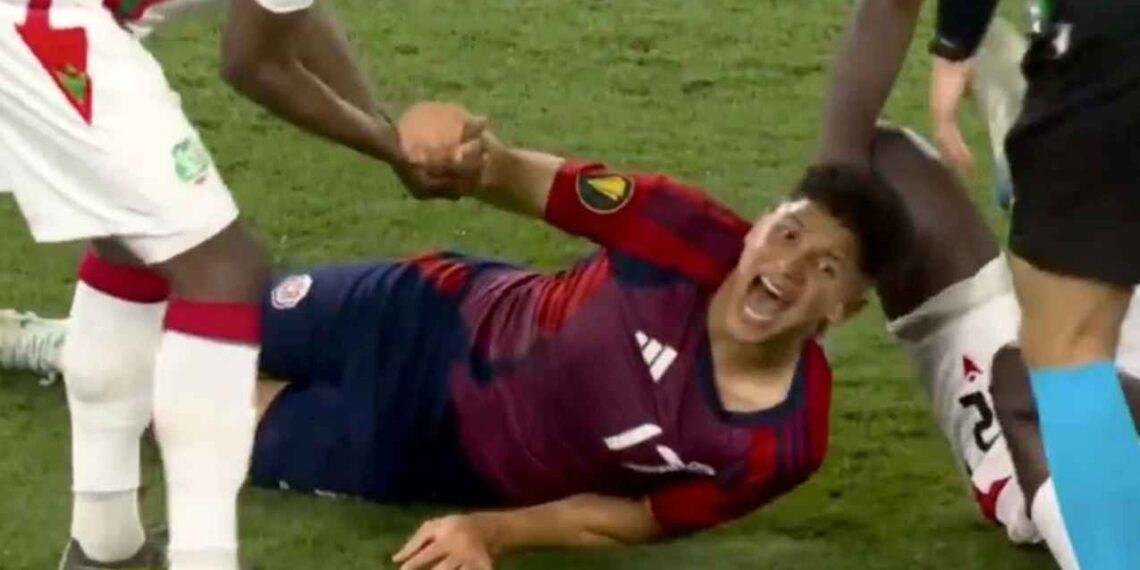 Warren Madrigal sufre fractura en la Copa Oro y estará fuera tres meses