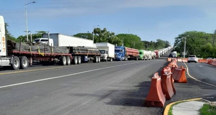 bloqueo carretera Tampico Valles