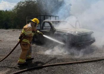 incendio consume camioneta Montemorelos