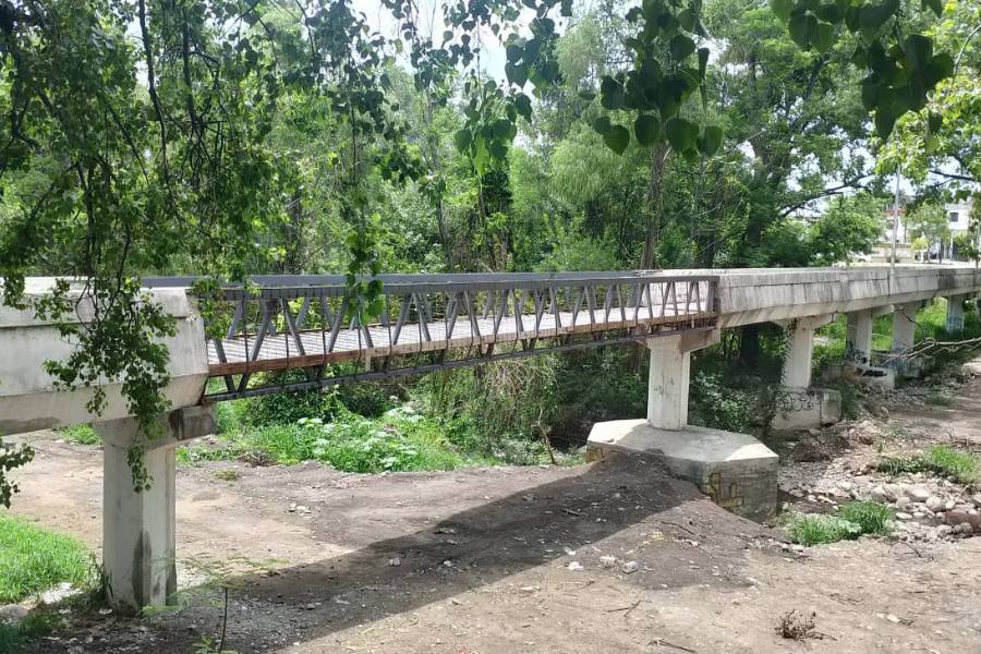 puente peatonal del 13 Bulevar en Victoria