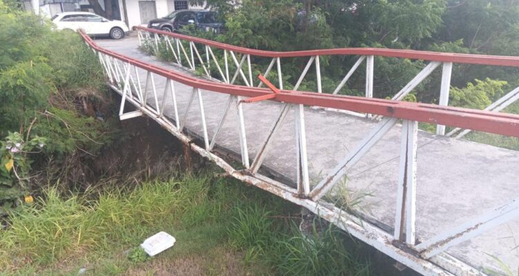 puente peatonal en Matamoros en riesgo