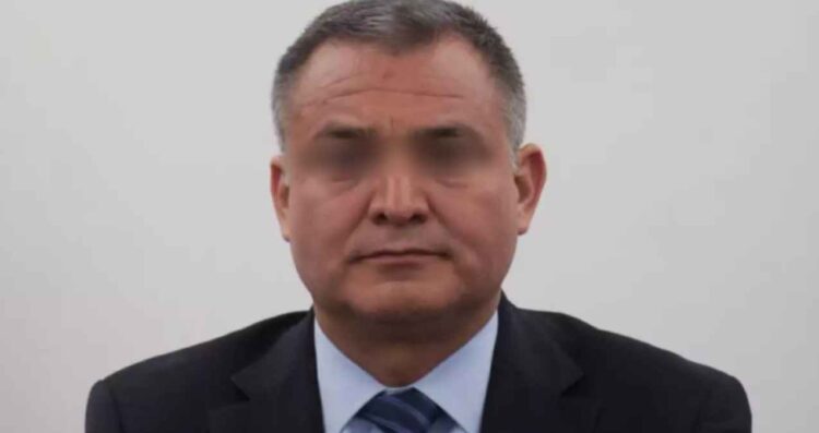 Trasladan a García Luna a la misma prisión que “El Chapo”