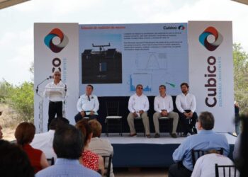 torre de medición de recurso solar