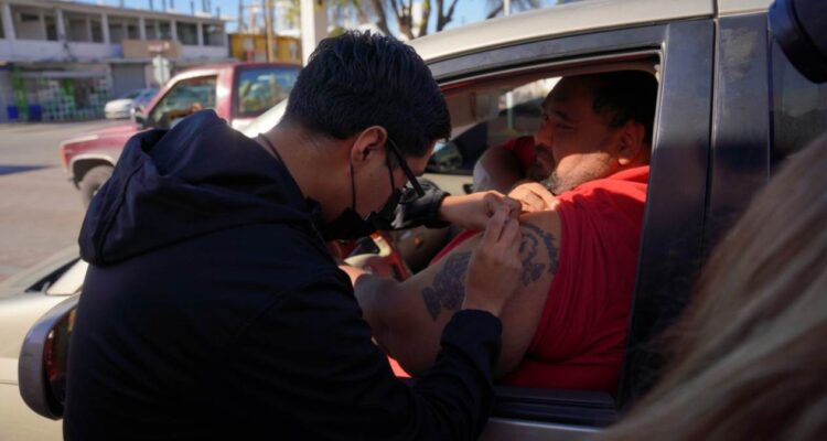 vacunación Drive Thru Nuevo Laredo