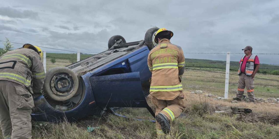 _volcadura auto en Linares
