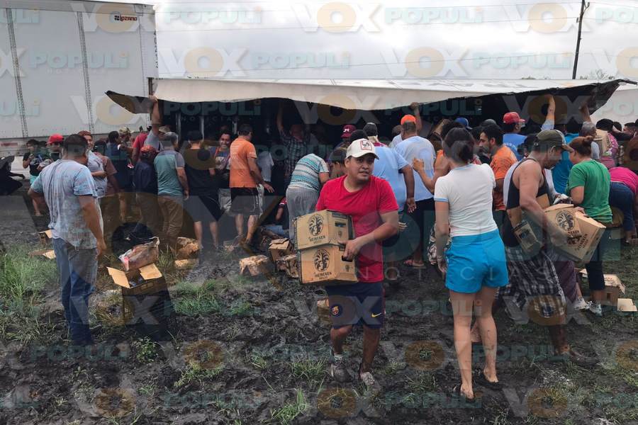 volcadura de tráiler con cerveza en Güémez