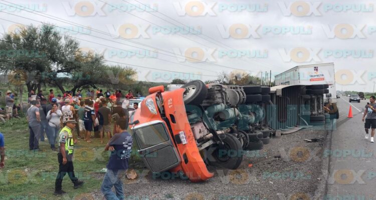 volcadura de tráiler con cerveza en Güémez