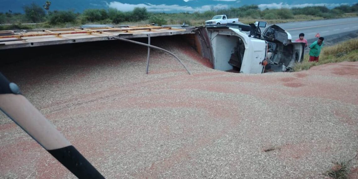 volcadura en Jaumave Tamaulipas