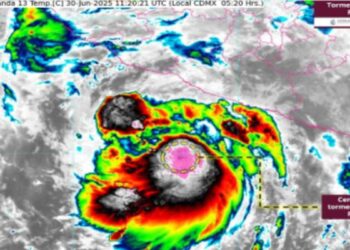 ¿Cuándo se podría convertir la tormenta tropical Flossie en huracán de categoría 1?