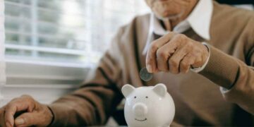 ¿Quiénes podrán jubilarse en México a los 53 años