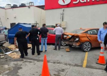 Reynosa adulto mayor control camioneta