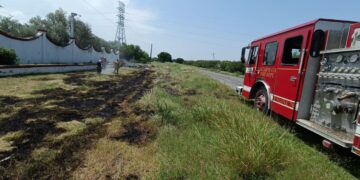 Arde pastizal en el Ejido Santa Librada de Ciudad Victoria, Tamaulipas