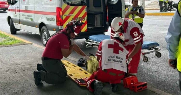 Atropellan a peatón en Monterrey (2)