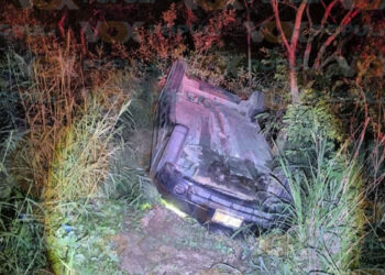 Auto se vuelca en Tampico, Tamaulipas; pareja resulta con lesiones 