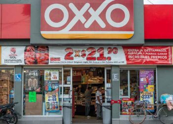 Auto tienda Oxxo en García