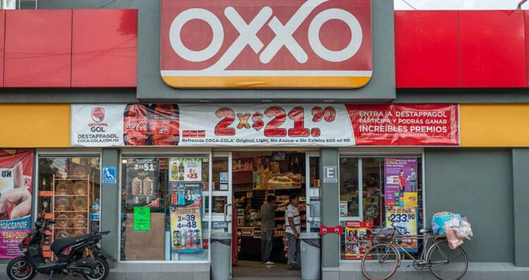 Auto tienda Oxxo en García