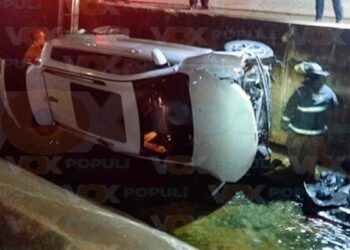 Automovilista pierde el control y termina en el fondo de un canal en Ciudad Madero, Tamaulipas