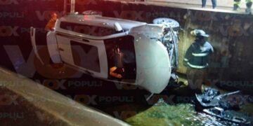 Automovilista pierde el control y termina en el fondo de un canal en Ciudad Madero, Tamaulipas