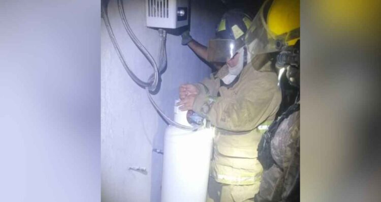 Bomberos actúan por fuga gas en Cd. Victoria