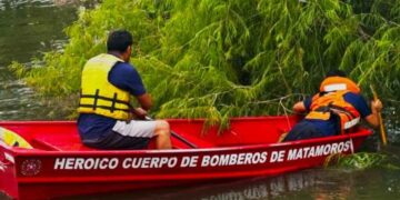 Buscan en lancha a albañil que cayó al Laguito en Matamoros, Tamaulipas